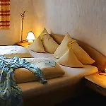 Bluetenhotel Village